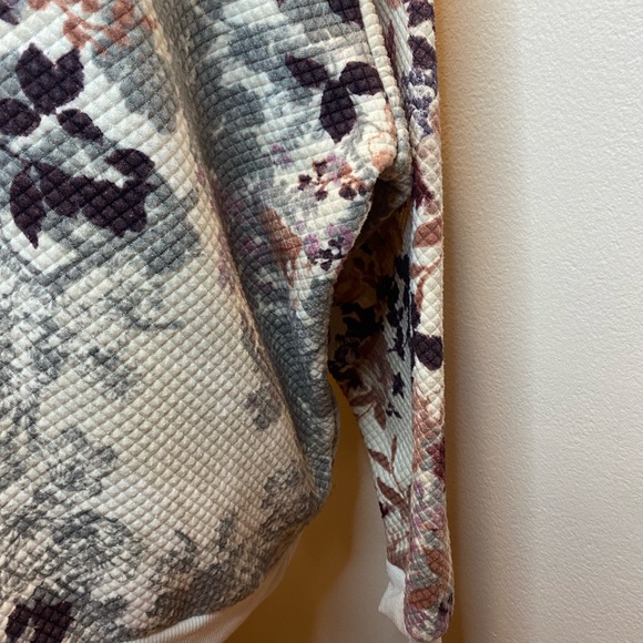 H & M Quilted Floral Sweatshirt - Picture 5 of 9